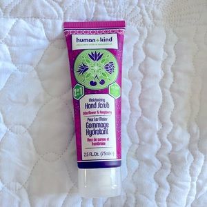 Moisturizing hand scrub w/ elderflower & raspberry